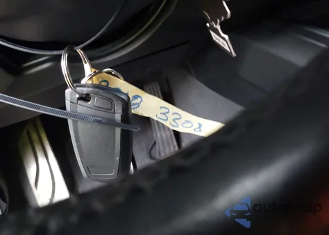 2018 BMW 330I xDrive z USA, uszkodzony, nr VIN WBA8D9C55JA013709